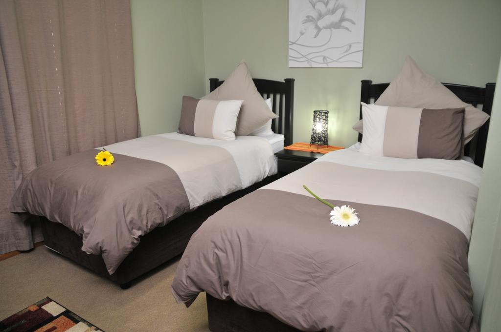 Summer Garden Guest House 베노니 외부 사진