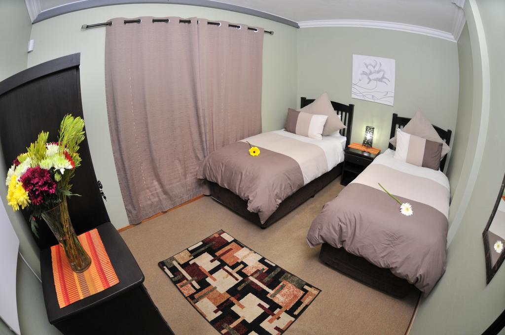 Summer Garden Guest House 베노니 외부 사진